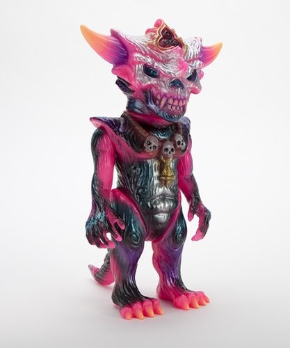 HELLOPIKE  x APALALA (A) figure by Hellopike X Toby Dutkiewicz, produced by Devils Head Productions. Front view.