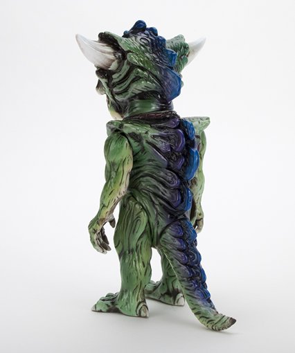 HELLOPIKE x APALALA (B) figure by Hellopike X Toby Dutkiewicz, produced by DevilS Head Productions. Back view.