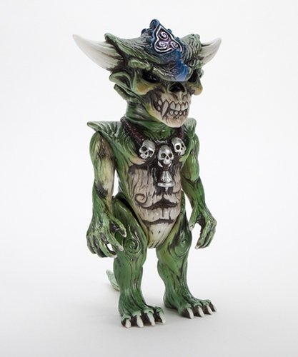 HELLOPIKE x APALALA (B) figure by Hellopike X Toby Dutkiewicz, produced by DevilS Head Productions. Front view.