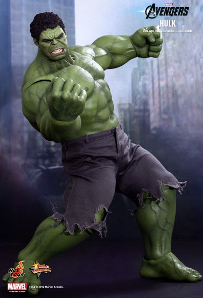 Hulk figure by Kojun & Yulli, produced by Hot Toys. Front view.