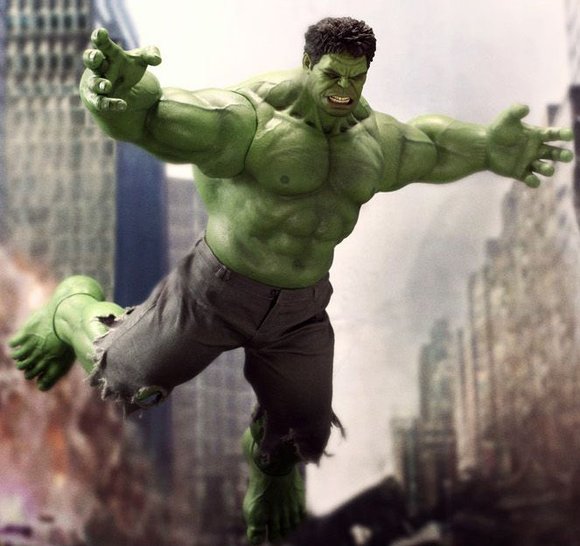 Hulk figure by Kojun & Yulli, produced by Hot Toys. Front view.