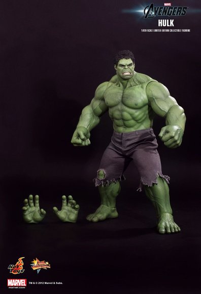 Hulk figure by Kojun & Yulli, produced by Hot Toys. Front view.