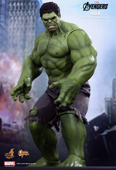 Hulk figure by Kojun & Yulli, produced by Hot Toys. Front view.