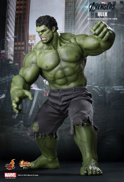 Hulk figure by Kojun & Yulli, produced by Hot Toys. Front view.