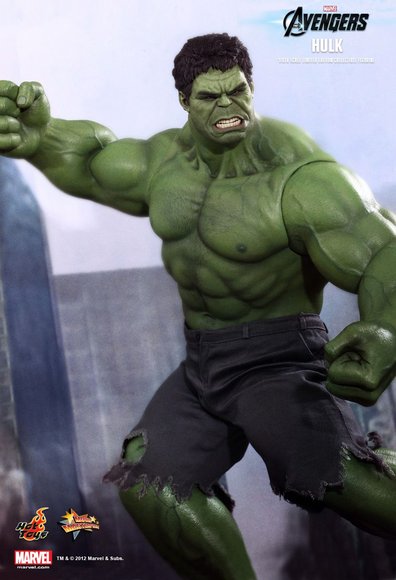 Hulk figure by Kojun & Yulli, produced by Hot Toys. Front view.