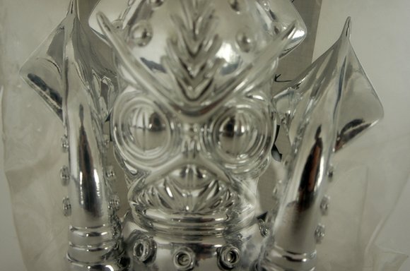 Ika-Gilas - Chrome figure by Frank Kozik, produced by Wonderwall. Detail view.