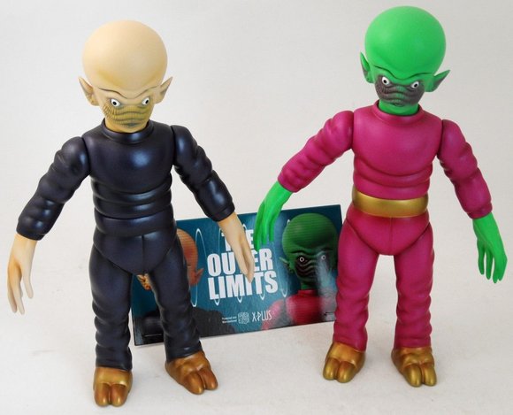 Ikar - The Outer Limits, X-Plus - Gum Card Color figure by Bearmodel, produced by Medicom Toy. Front view.