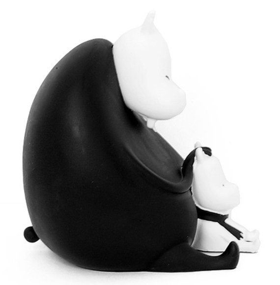 Kabakuro figure by Ryo Honda. Side view.