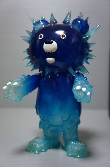 Inc Bear figure by Hiroto Ohkubo, produced by Instinctoy. Front view.
