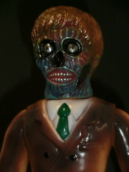 Invader-Z figure by Skull Head Butt, produced by Skull Head Butt. Detail view.