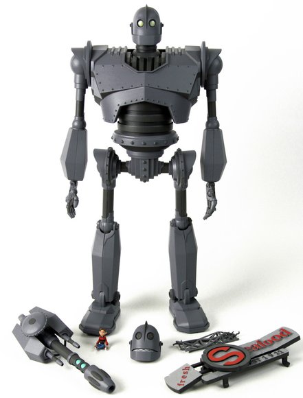 IRON GIANT Deluxe Figure figure, produced by Mondo. Front view.