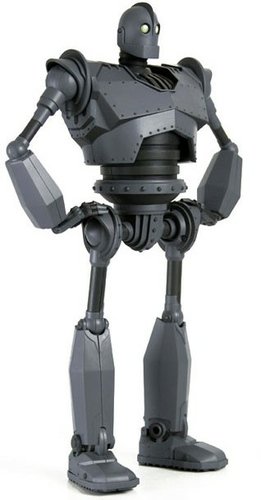 IRON GIANT Deluxe Figure figure, produced by Mondo. Front view.