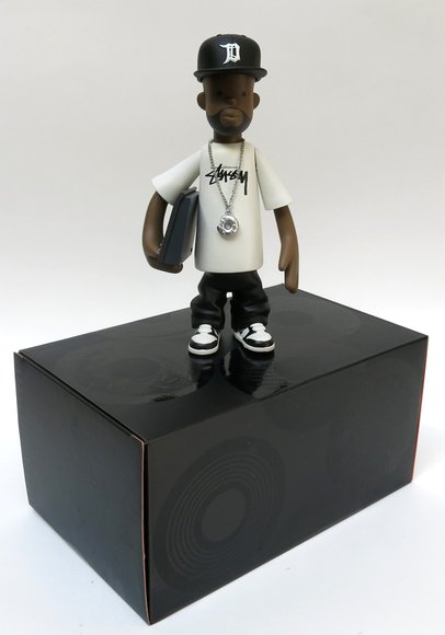 J Dilla figure by Sintex, produced by Rappcats. Packaging.