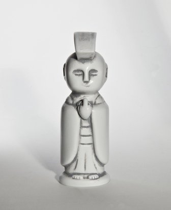Jizo-Anarcho - Grey figure by Toby Dutkiewicz, produced by DevilS Head Productions. Front view.