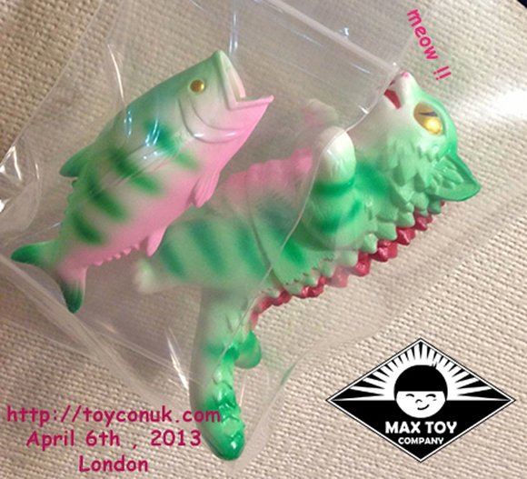 Kaiju Negora - ToyCon UK 2013 figure by Mark Nagata, produced by Max Toy Co.. Side view.