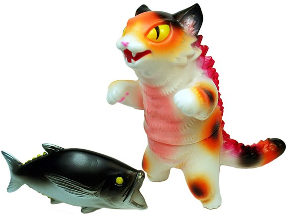 Kaiju Negora with Big Fish - Max Toy exclusive figure by Mark Nagata, produced by Max Toy Co.. Front view.