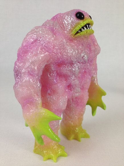 Kaiju Rhaal : Wave 5 Pink figure by Barry Allen, produced by Gorgoloid. Front view.