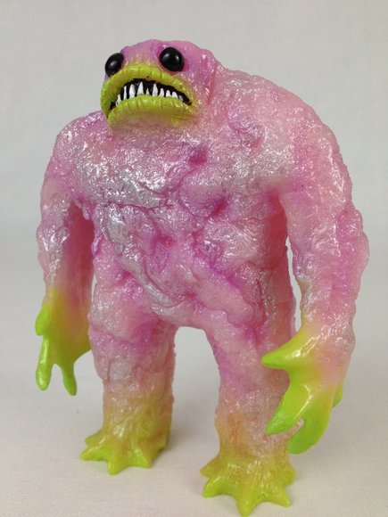 Kaiju Rhaal : Wave 5 Pink figure by Barry Allen, produced by Gorgoloid. Front view.