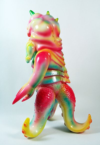 Kaiju TriPus Glow In Dark Version figure by Mark Nagata, produced by Max Toy Co.. Side view.