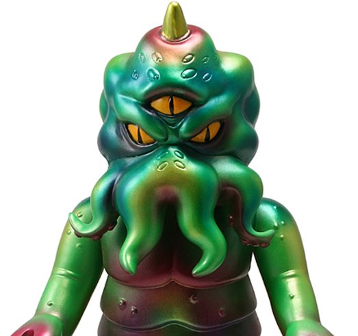 Kaiju TriPus figure by Mark Nagata, produced by Max Toy Co.. Front view.