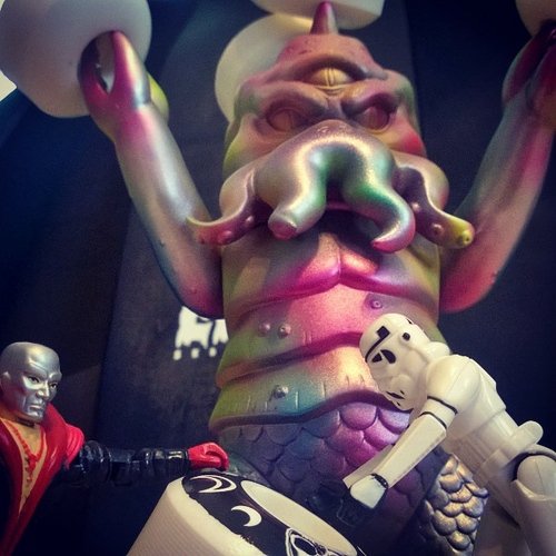 Kaiju TriPus figure, produced by Max Toy Co.. Front view.