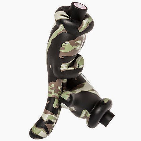 Karmaloop x Dissizit LA Hands - Tiger Camo figure by Slick, produced by Dissizit. Side view.