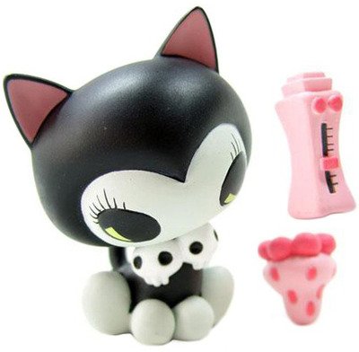 Keikos Pet Cat & Sex Toy figure by Junko Mizuno, produced by Kidrobot. Front view.