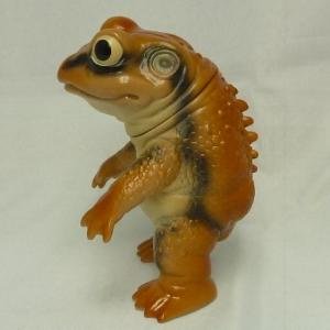 Keronga (ケロンガ) 2. figure by Noriya Takeyama, produced by Takepico. Side view.