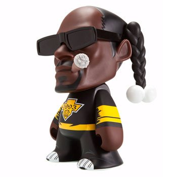 Kidrobot Snoop Dogg 4/20 7 Vinyl Figure figure by Snoop Dogg, produced by Kidrobot. Side view.