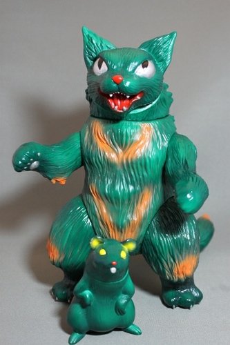 King Negora - Mutant figure by Mark Nagata, produced by Max Toy. Front view.