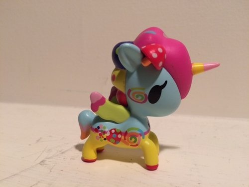 Kinoko figure by Simone Legno (Tokidoki), produced by Tokidoki. Side view.