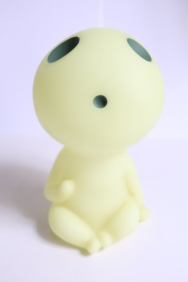 Kodama figure by Hayao Miyazaki, produced by Nibariki. None.