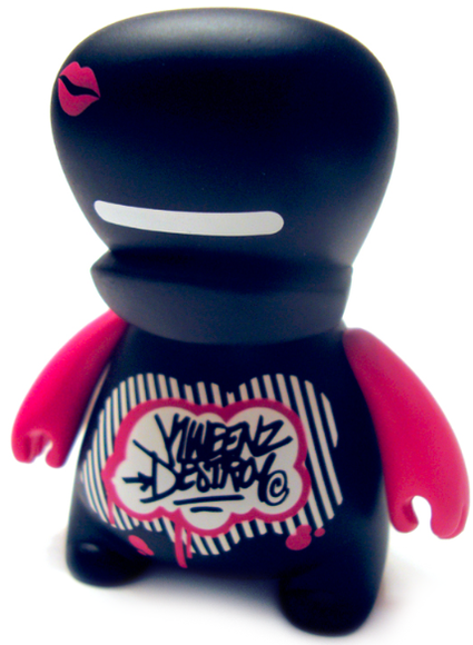 Kweenz Destroy  figure by Indie84, produced by Bic Plastics. Front view.