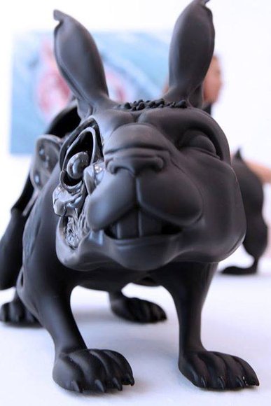 LEPUS PELLIS OS OMENTUM (Slice of the Weird Show ver.) figure by Nychos, produced by Mighty Jaxx. Front view.