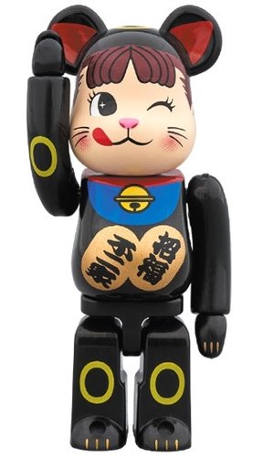 Lucky Cat - Peco-chan BE@RBRICK 100% figure, produced by Medicom Toy. Front view.