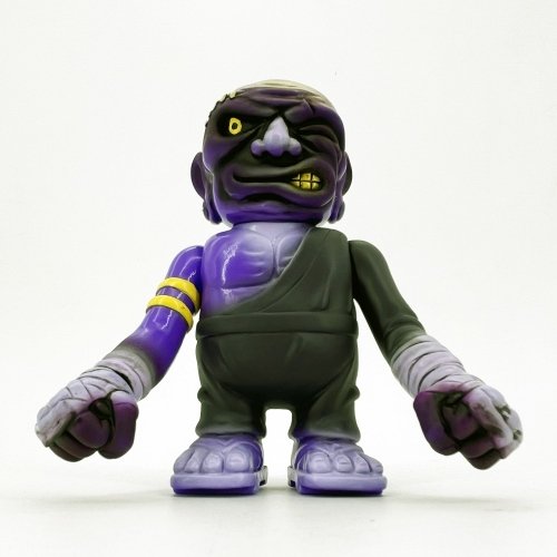 MAD MONK (BRAWLERZ 2022) figure by Toby Dutkiewicz, produced by Devils Head Productions. Front view.
