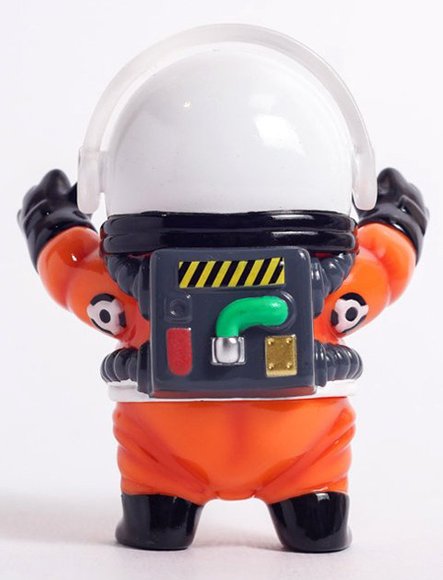 Major Tom figure by Nattapong Atisup, produced by Toyzeroplus. Back view.