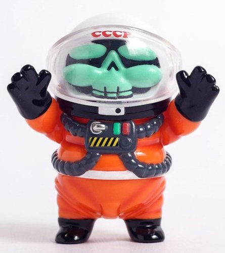 Major Tom figure by Nattapong Atisup, produced by Toyzeroplus. Front view.