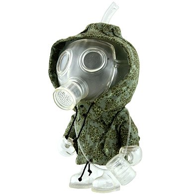 Invisible Mask Bud figure by Jamungo, produced by Jamungo. Side view.