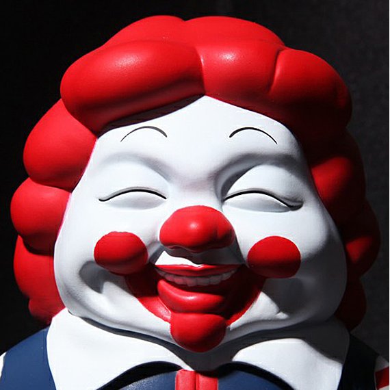 MC Supersized - Ron English x Whiz x Secret Base figure by Ron English, produced by Secret Base. Detail view.