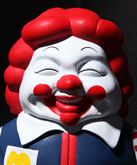 MC Supersized - Ron English x Whiz x Secret Base figure by Ron English, produced by Secret Base. Detail view.
