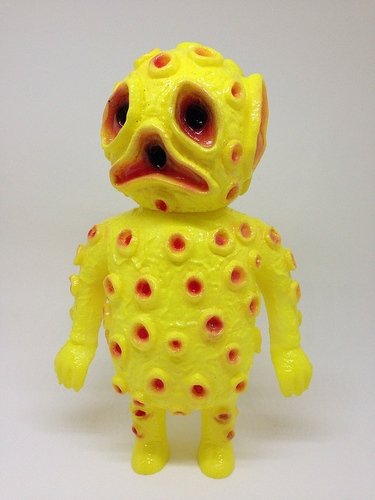 MCOOZE figure by Blurble, produced by Blurbleone. Front view.