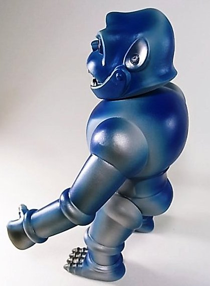 Mecha-Kong Gorilla Robot (ロボットゴリラ) figure by Takashi Minamimura, produced by Target Earth. Side view.