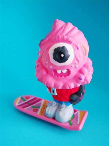 Melty McFly figure by Dolly Oblong, produced by Buff Monster. Front view.
