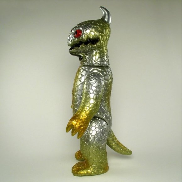 Miborah - Gold, Silver figure by Kiyoka Ikeda. Side view.