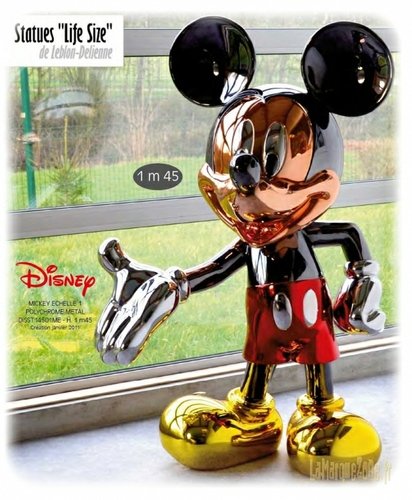 Mickey Welcome -  Polychrome Metal figure by Disney, produced by Leblon-Delienne. Front view.