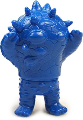 Micro Eyezon - Unpainted Blue figure by Mark Nagata, produced by Max Toy Co.. Front view.
