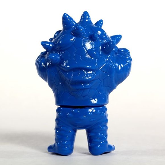 Micro Eyezon - Unpainted Blue figure by Mark Nagata, produced by Max Toy Co.. Back view.