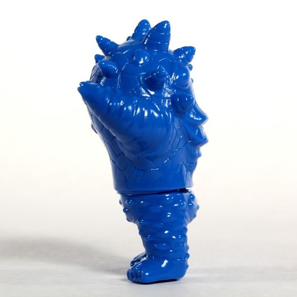Micro Eyezon - Unpainted Blue figure by Mark Nagata, produced by Max Toy Co.. Side view.