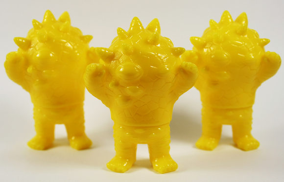 Micro Eyezon - Unpainted Yellow figure by Mark Nagata, produced by Max Toy Co.. Front view.